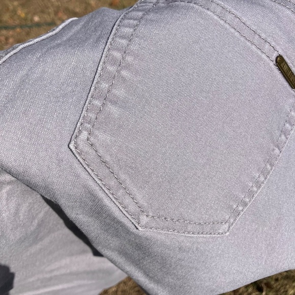 Jennifer Lopez Metallic Straight Leg Pants. Size 4P - Picture 6 of 10